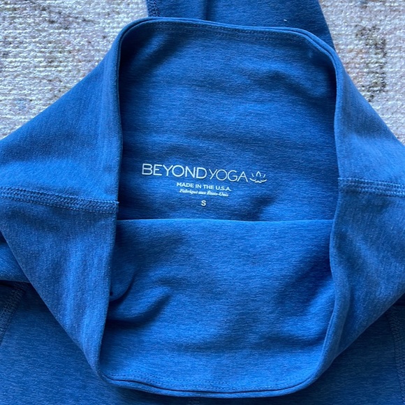 Beyond Yoga Pocket Leggings - Picture 2 of 3